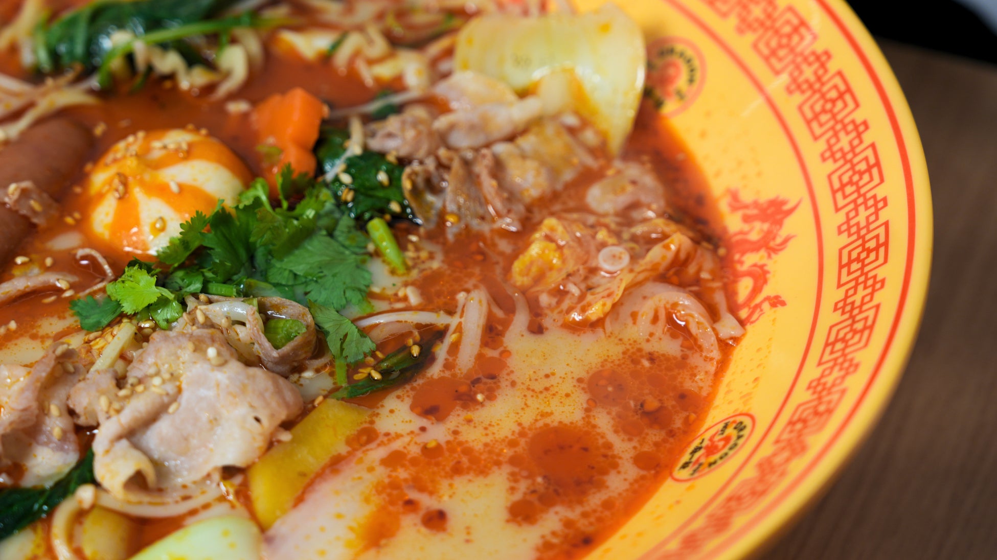 具材を選んで仕上げるDRAGON HOT POTの麻辣湯公式イメージ