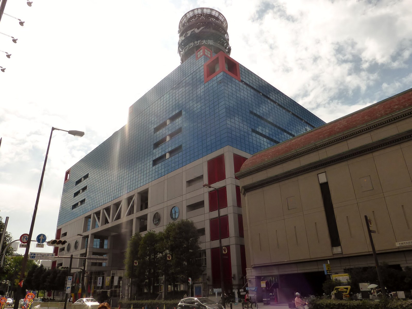 キッズプラザ大阪が入る建物の外観