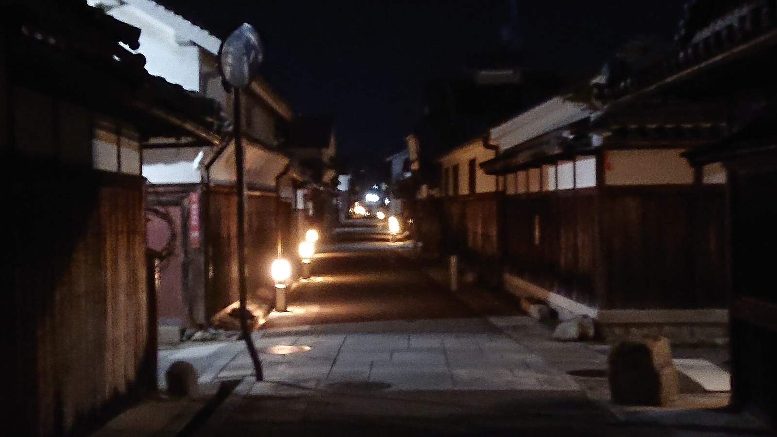 夜の富田林寺内町の町並み